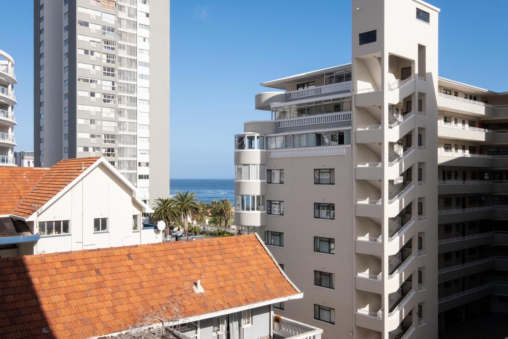 Flamingo 206: Sea Point Aprt Near Beaches Apartment *